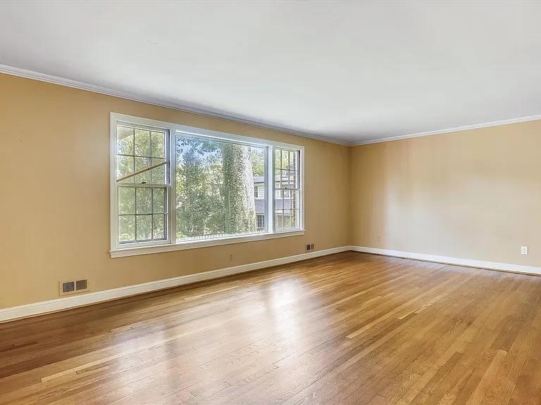 3303 Winnett Rd — Photo 12