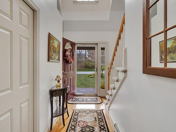4th image of 34 Fieldwood Dr