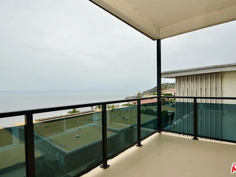 18069 Coastline Dr #10 — Photo 3