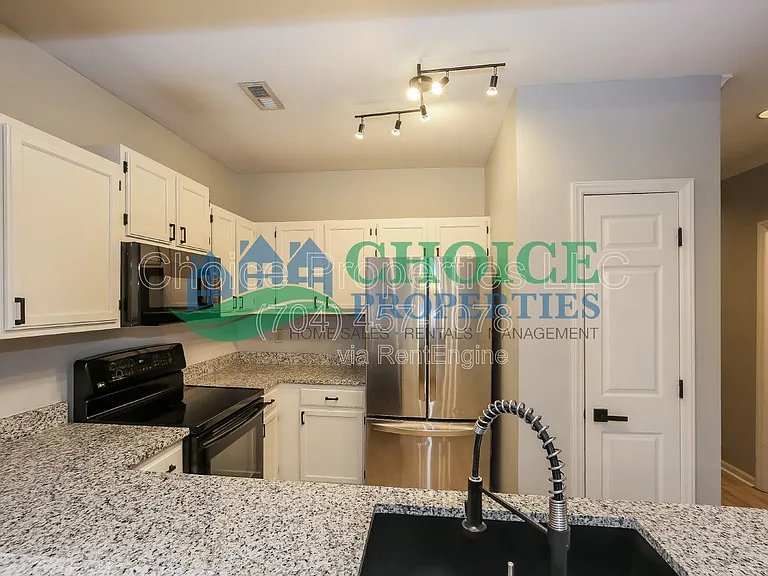 3304 Selwyn Farms Ln — Photo 11
