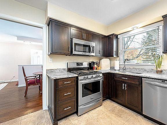 5th image of 4692 Nugent Dr