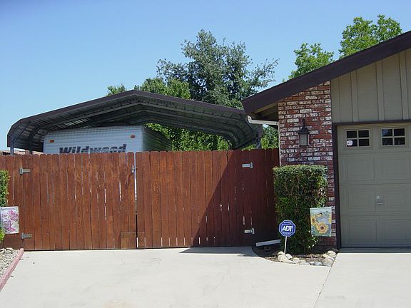 3rd image of 1218 E Rose Ct