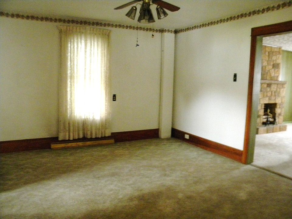 1st image of 215 Main St