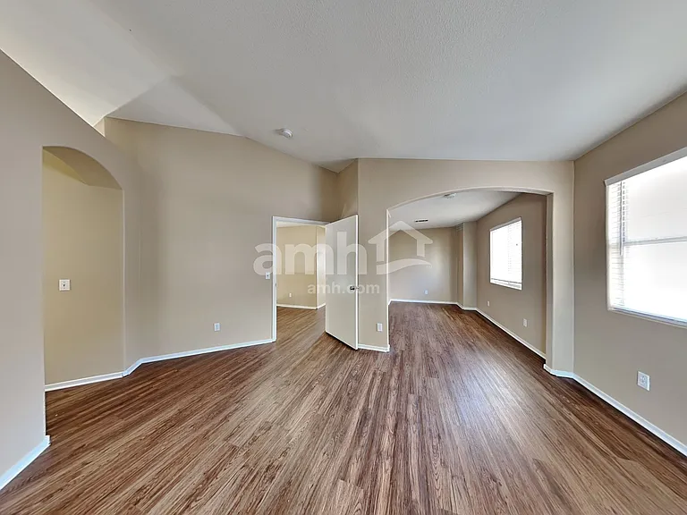 7400 Fencerow St — Photo 10