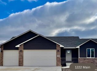 1222 Main St, Halstead, KS 67056