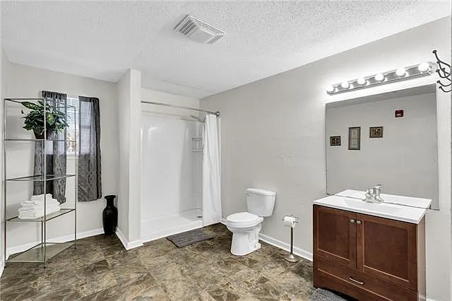 5010 Saint Claude Ave — Photo 5