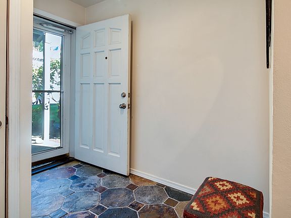 3rd image of 321 SE Orchard Dr APT 24