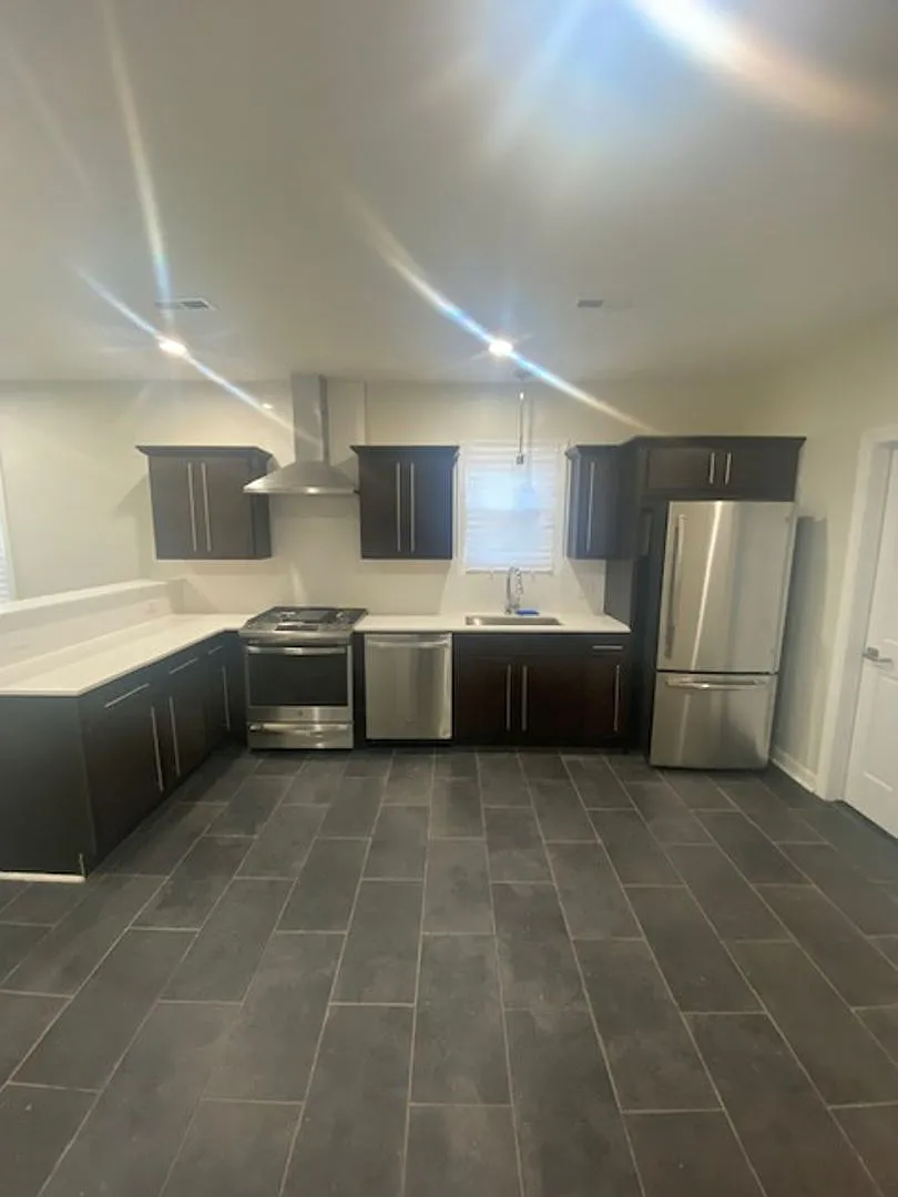 Updated 2 Bedroom Apartment — Photo 4