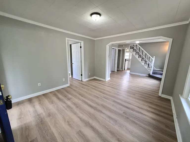 925 N Somerset Ave — Photo 8