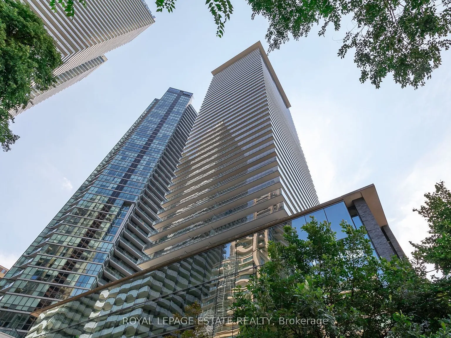 Casa Condos — Photo 2