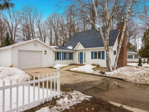 832 Deepwater Point, Bellaire, MI 49615