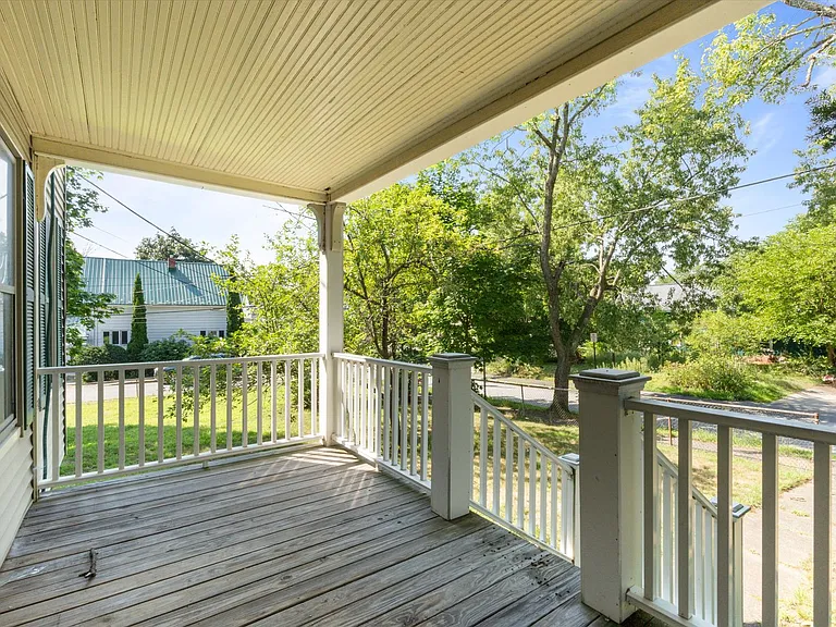34 Lyndon St #A — Photo 4