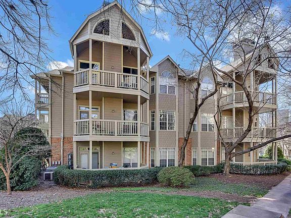 3rd image of 1215 Mc Gill Park Ave NE #1215