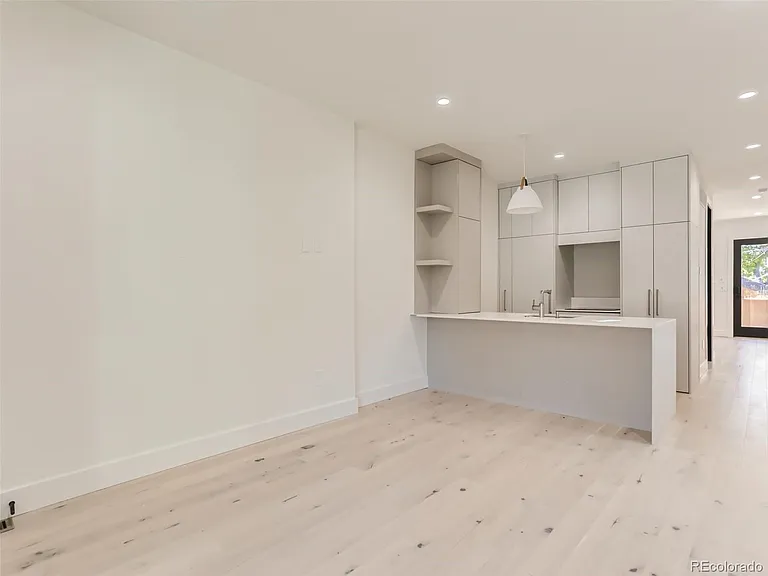 11 N Pennsylvania St — Photo 3