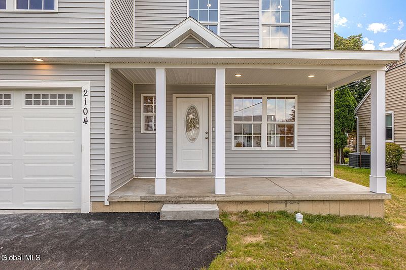 5th image of 2104 Pinelawn Avenue