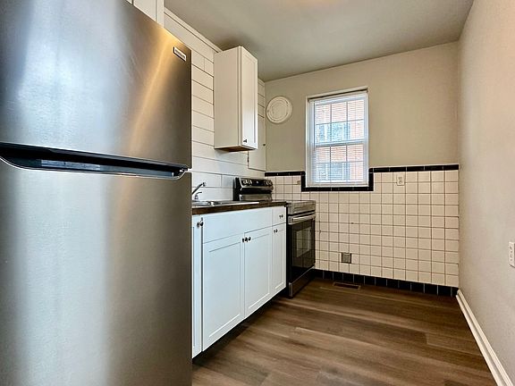 2nd image of 5821 Sunshine Dr #A