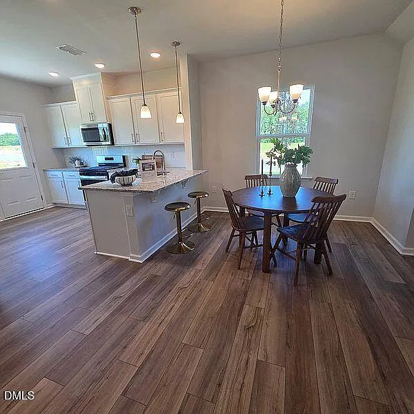 4 bed, 3.0 bath, 2050 sqft, $2,250 — Photo 3