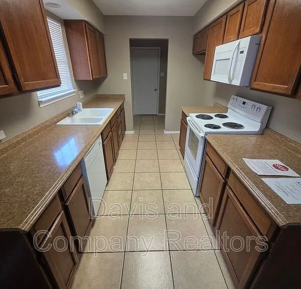 4422 Fairgate Dr — Photo 8