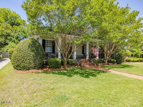3rd image of 190 Buford Pl