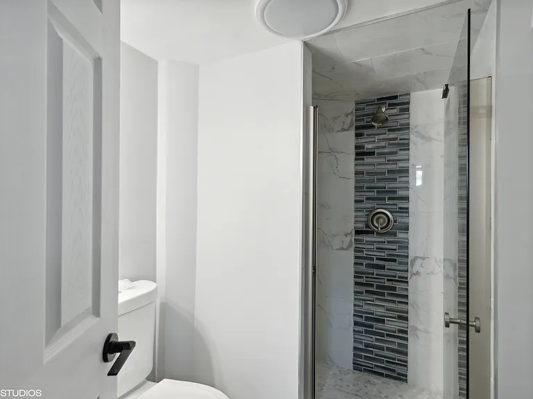810 S Jackson St — Photo 16