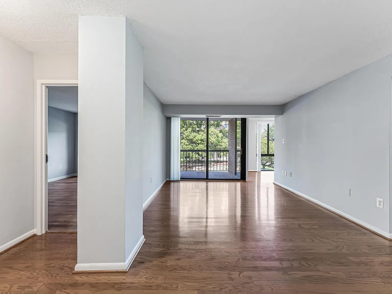 1 bed, 856 sqft, $2,000 — Photo 2