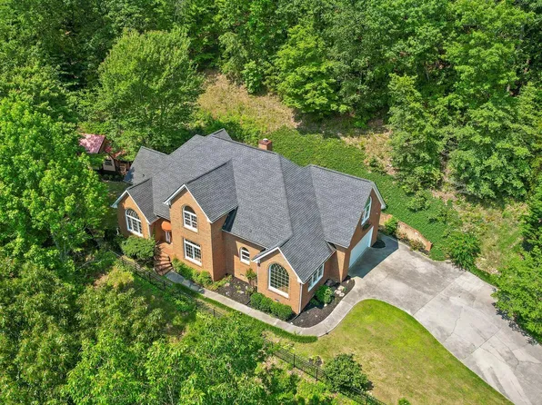 2001 Eagle Point Dr, Dalton, GA 30720