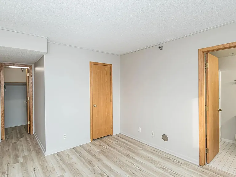 220 Broadway Ave S #908 — Photo 10