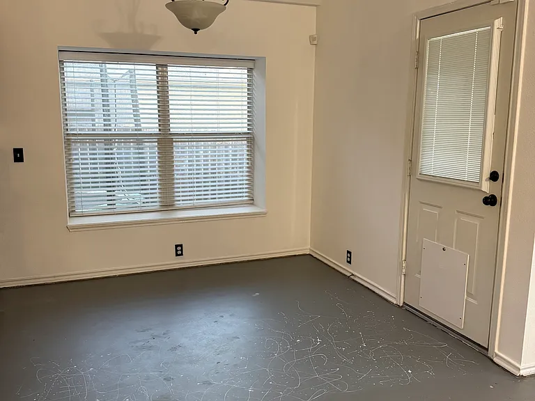 8102 Rosespur Park — Photo 6
