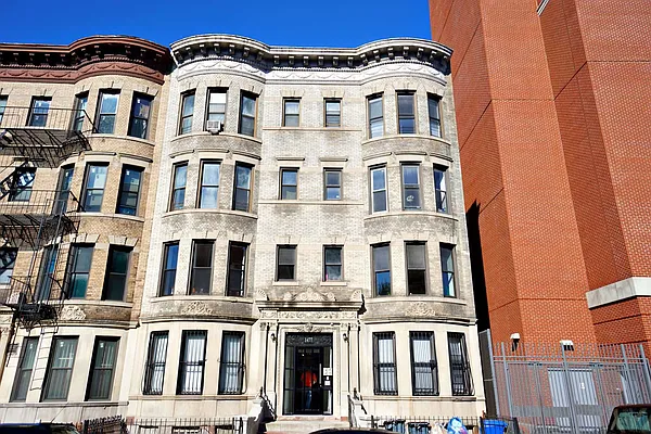Rented by Compass | media 50