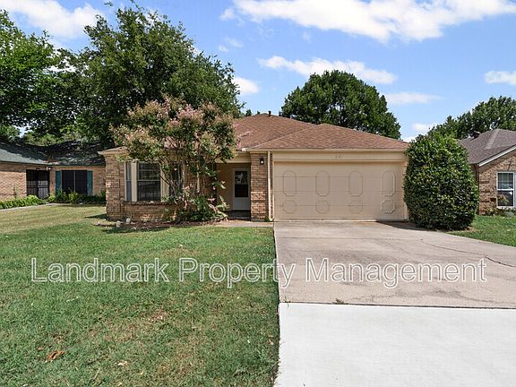 5th image of 841 Country Club Pl