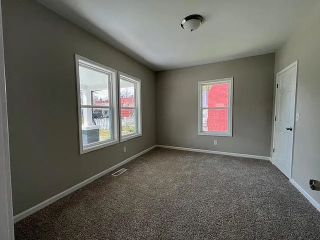 1304 Grove St — Photo 7