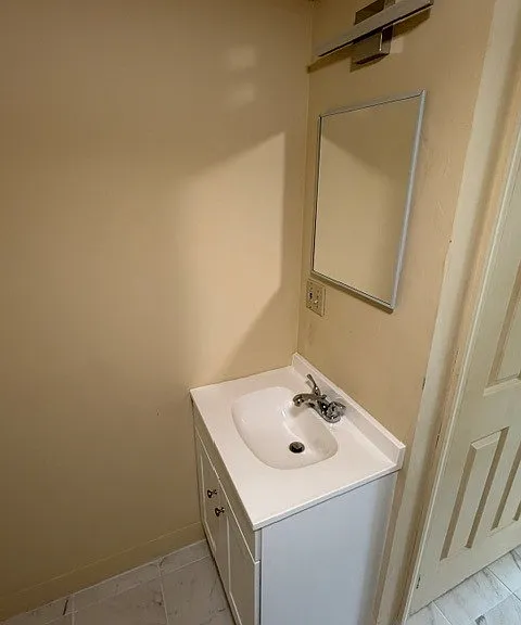 122 E King St — Photo 7