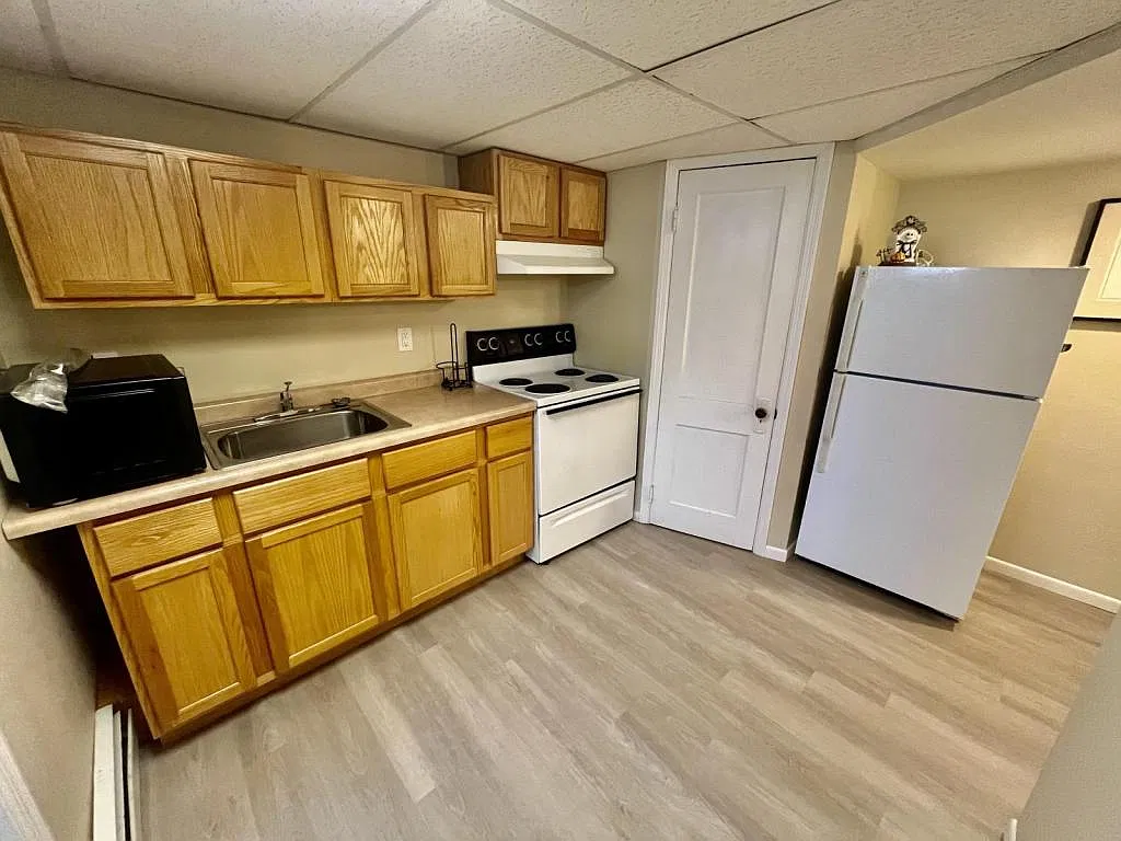 420 E Avenue B — Photo 4