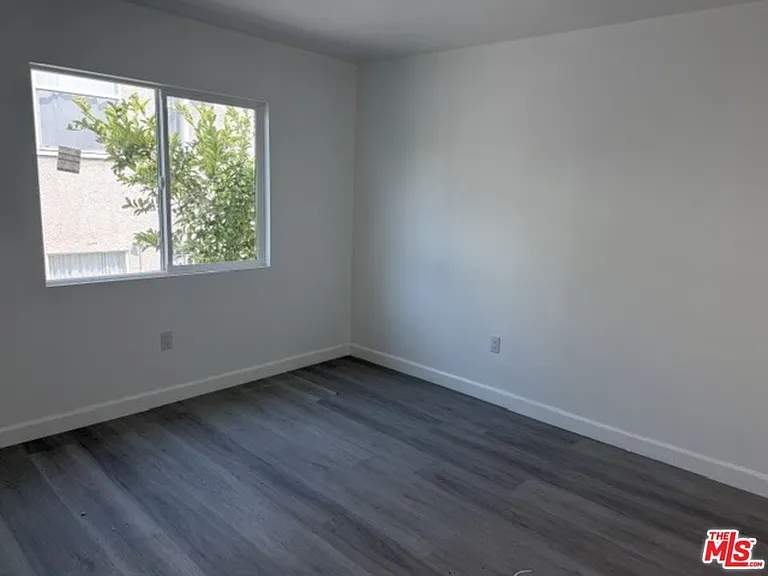 1499 W 35th Pl #3 — Photo 8