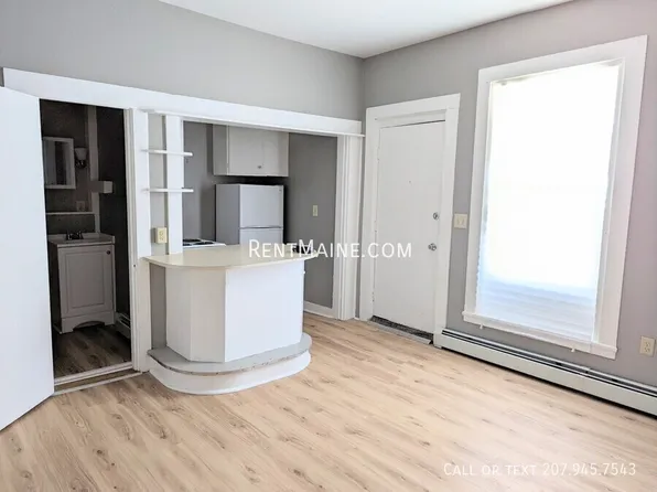 378 Hammond St APT 3, Bangor, ME 04401