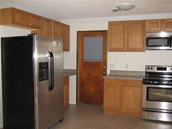 3rd image of 203 Chinook Dr