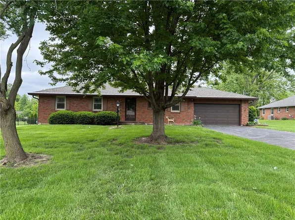 10413 W 49th St, Shawnee, KS 66203