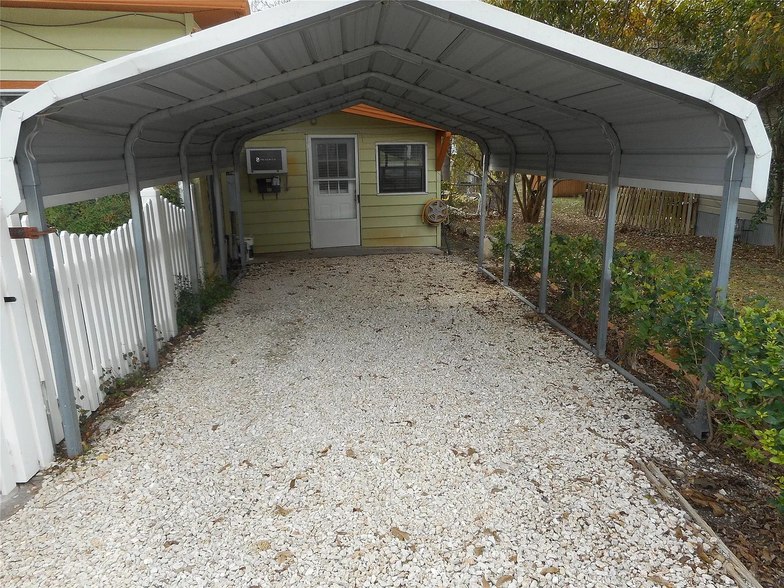 1 bed, 325 sqft, $975 — Photo 1
