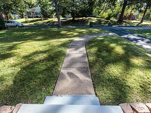 3rd image of 3433 Westridge Ln