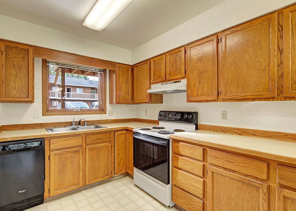 Wildwood Estates Apartments - Kitchen