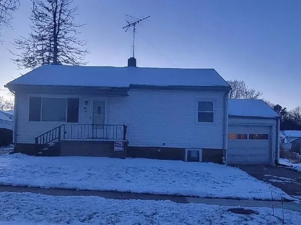 218 N 6th St, Howells, NE 68641