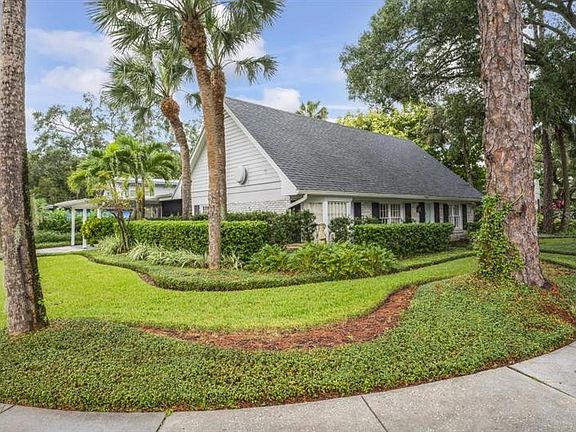 3rd image of 401 S Royal Poinciana Dr