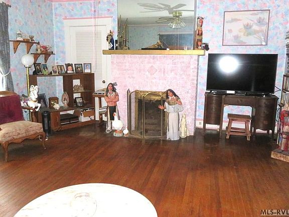 4th image of 302 Jackson St