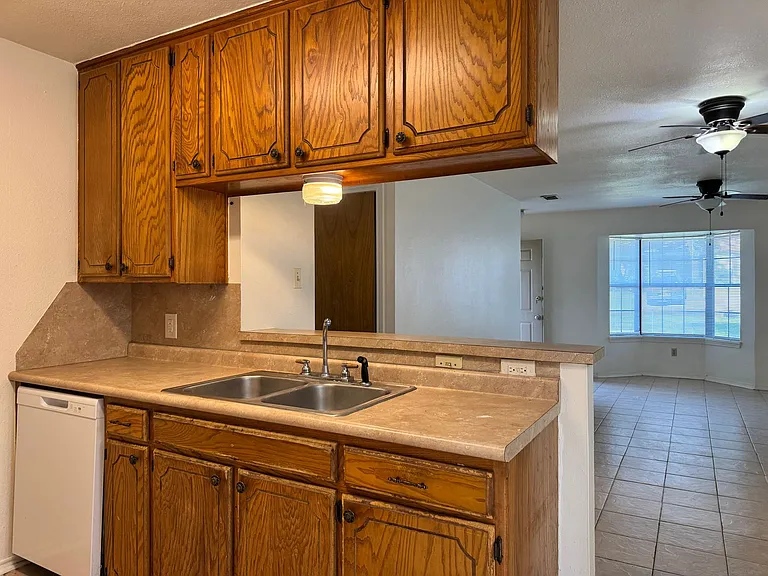 16048 Shoshone Dr — Photo 11