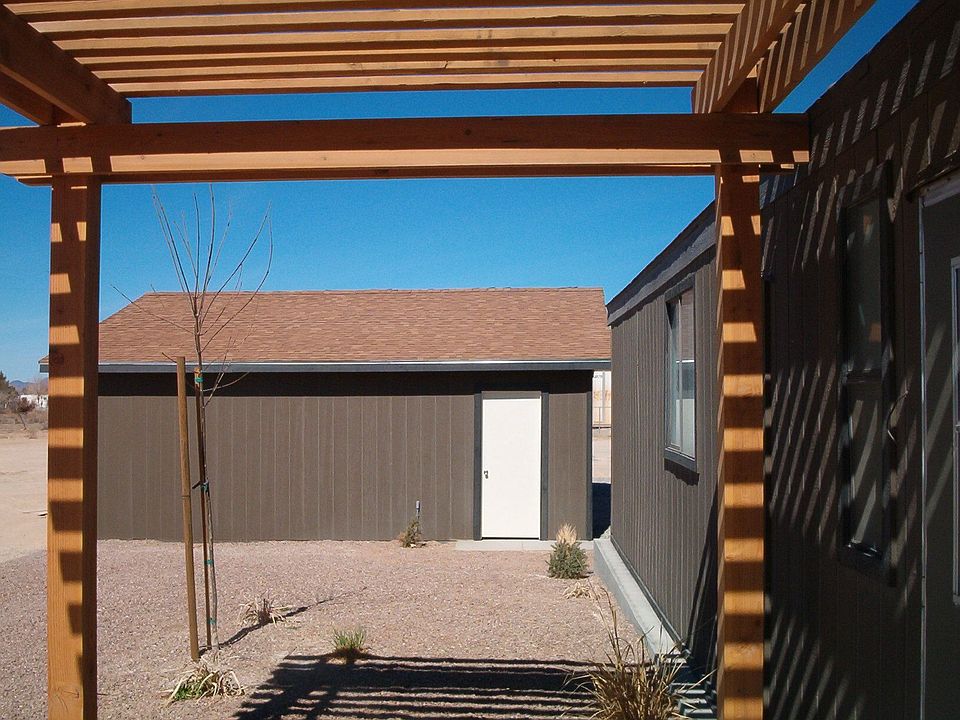 back of home looking at garage