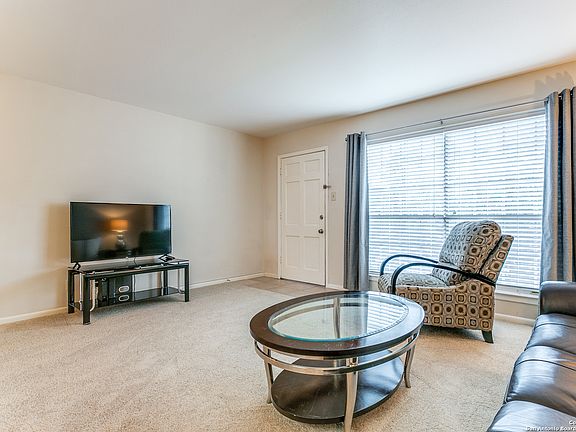 5th image of 8401 N NEW BRAUNFELS AVE #210