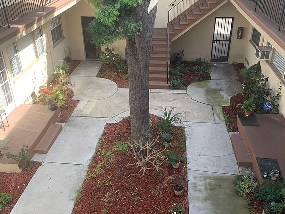 2nd image of 264 S Doheny Dr #12