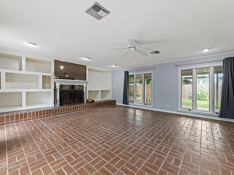 218 Debby Dr — Photo 13