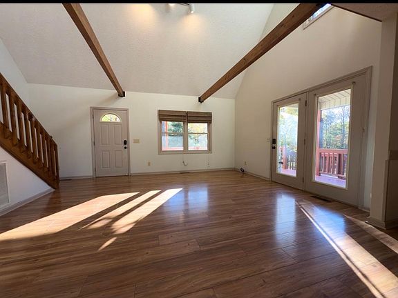 4th image of 450 Rhododendron Ln