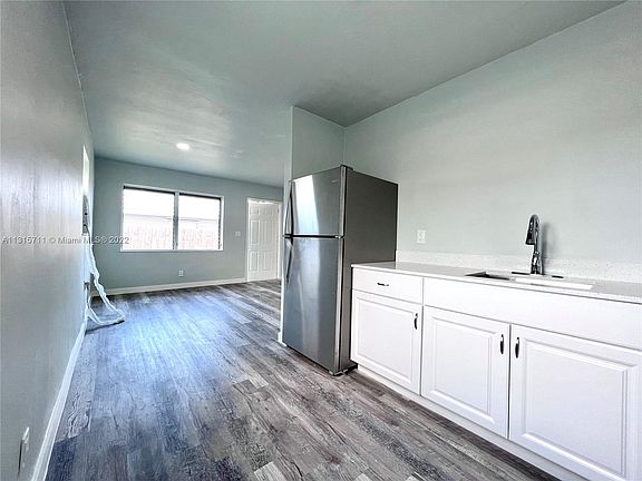 5th image of 842 NW 8th St #1